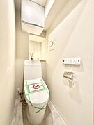 明るく清潔感のあるトイレです。  