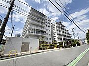 生活に便利な地に伸びやかな家族の生活風景を描く住まい