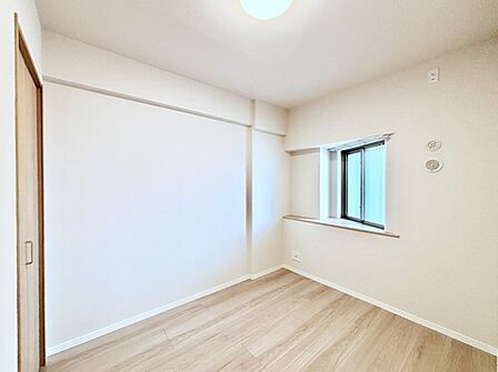 使いやすい形でベットや家具の置き方にも困ることもありません。
