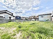 住まいに明るい光と開放感を演出してくれる庭スペース付き！  