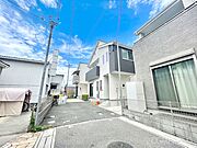 前面道路はきちんと整備されています  