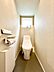 トイレ：トイレは1階と2階それぞれに配置されていてとても便利です。 