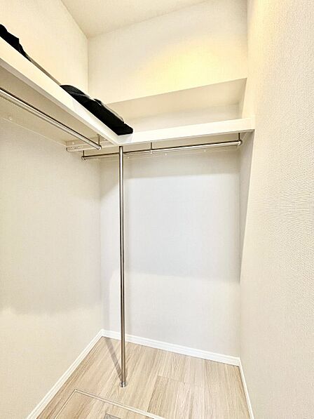 ウォークインクローゼットの活用で生活空間スッキリ