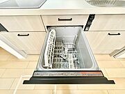 面倒なお片づけは食洗機にお任せ！家事の負担が減って、時間にも気持ちにもゆとりができます。