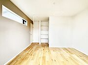 ウォークインクローゼットがあるお部屋。季節ごとの入れ替えも不要で便利です！