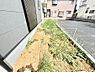 その他：プランターを並べて季節のお花を楽しめるお庭付き。