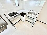 調理器具などもしっかり収納できるキッチン収納