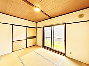 柔らかい畳の空間は、お子様の遊び場や来客時のおもてなしの場所として重宝します。 