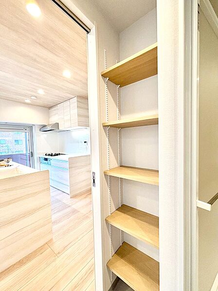 便利なリネン庫で、スッキリした使いやすい洗面室に