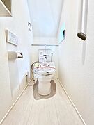トイレは1階と2階それぞれに配置されていてとても便利です。 