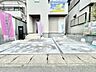 駐車場：2台（車種による）駐車可！ご家族みんなの自転車も置ける広々カースペース。
