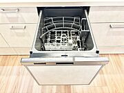面倒なお片づけは食洗機にお任せ！家事の負担が減って、時間にも気持ちにもゆとりができます。