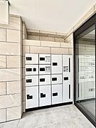 不在時にも荷物が受け取れる宅配BOX付。荷物の受け取りが多い方も安心です！