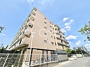 ゆとりが笑顔を生む心地よい生活が送れそう！開放感ある広々リビングのあるお部屋。