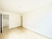 ウォークインクローゼットがあるお部屋！季節ごとの入れ替えも不要で便利です。 
