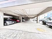 外観 敷地内に駐車場施設