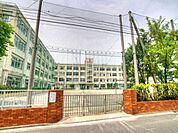 中学校 570m 江戸川区立小岩第一中学校