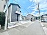 外観：前面道路はきちんと整備されています  