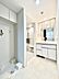 洗面：清潔感ある洗面化粧室で朝の身支度も快適です。