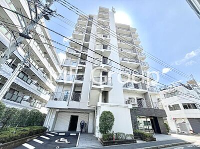 外観:生活に便利な地に伸びやかな家族の生活風景を描く住まい。 外観:生活に便利な地に伸びやかな家族の生活風景を描く住まい。
