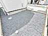 その他：家族で楽しめる庭付きです。ガーデニングや物置を置いたり、お子様がいらっしゃるご家庭ではプールなど使い方はさまざまです。 