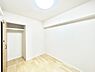 子供部屋：お子さまのお部屋としても！衣類の整理整頓に便利なクローゼット付きの洋室。