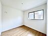 子供部屋：窓からのやさしい光が心地よいプライベートルーム