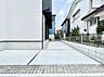 駐車場：2台（車種による）駐車可！ご家族みんなの自転車も置ける広々カースペース。