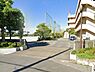 周辺：中学校 800m 三郷市立早稲田中学校