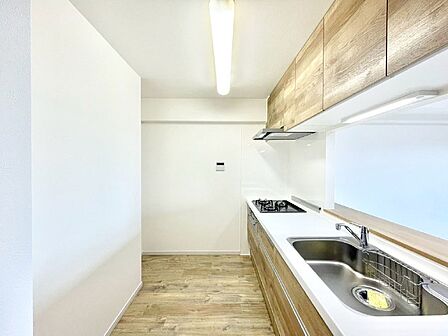 ゆとりあるキッチンスペースでお料理や食後の後片付けもスムーズに！