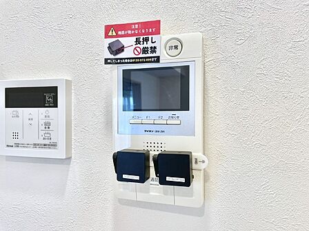訪問者が一目でわかる安心のＴＶモニター付きインターホン。   