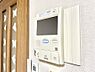 設備：訪問者が一目でわかる安心のＴＶモニター付きインターホン。   