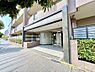 エントランス：外観 綺麗なエントランスは、居住者を優しく迎えいれてくれます  