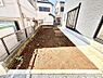 その他：プランターを並べて季節のお花を楽しめるお庭付き。