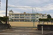 二塚小学校まで約50〜200m(徒歩約1〜3分）
