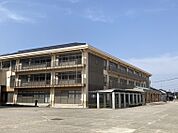 出町中学校まで徒歩約15分