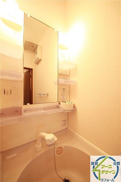 画像26:独立洗面台あり、毎朝おしゃれに忙しい女性の方におすすめです