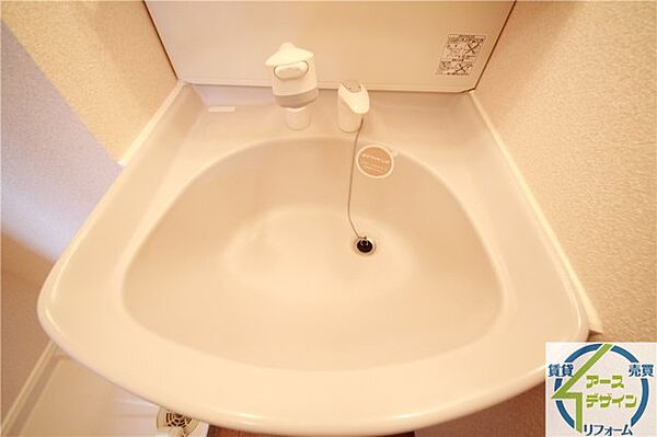 画像29:独立洗面台、小物を置くことができて便利です