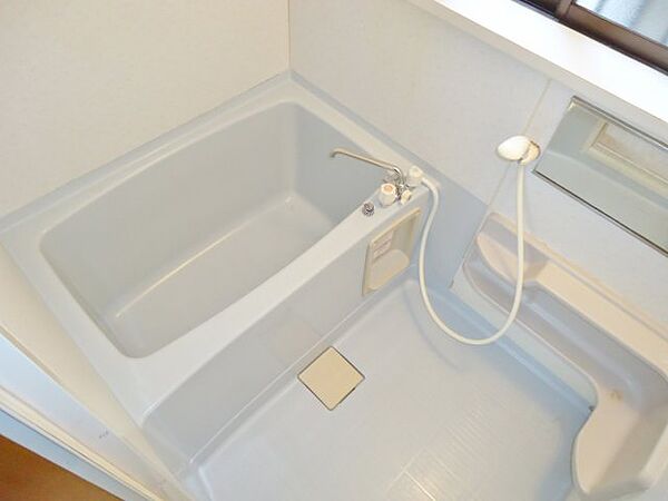 画像5:小窓のあるお風呂