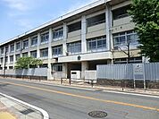 川崎市立稲田中学校 徒歩26分。 2070m