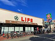 ライフ高津新作店 徒歩7分。 550m