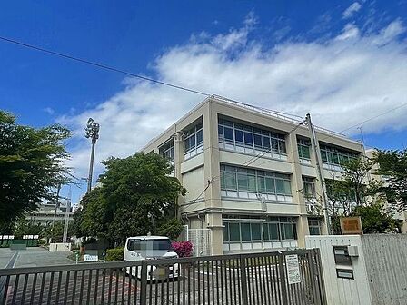 久本小学校 徒歩11分。 840m