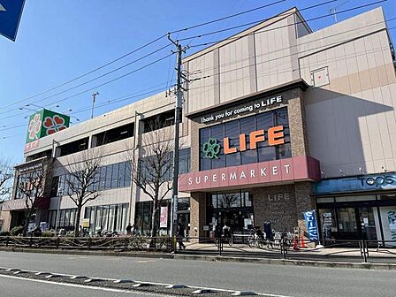 ライフ子母口店 徒歩9分。 660m