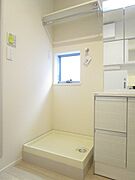 ラック付き洗濯機置き場