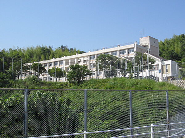 画像18:広島市立己斐上小学校（716m）