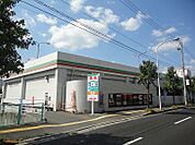 万惣 中須店（560m）