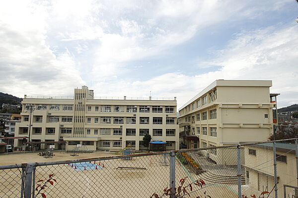 画像18:小学校「広島市立安小学校まで671ｍ」