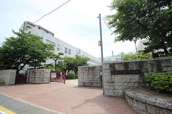 画像23:中学校「広島市立国泰寺中学校まで1375ｍ」