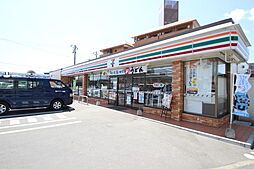 コンビニ「セブンイレブン広島中須店まで142ｍ」