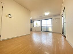 ビューラーM　B棟 1階3LDKのリビング/ダイニング